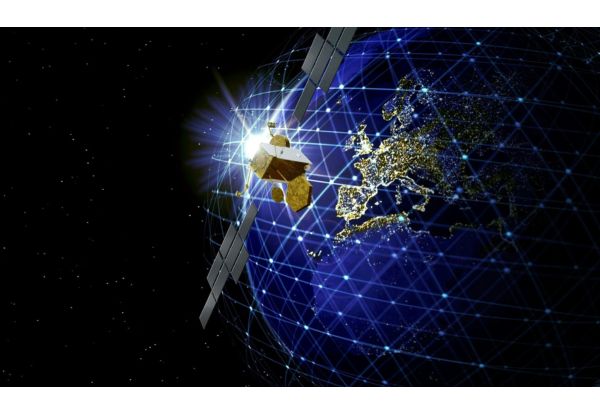 Skynet 6A will provide the UK with next-generation military communications - Copyright AIRBUS - Skynet 6A will provide the UK with next-generation military communications Skynet 6A fournira au Royaume-Uni des communications militaires de nouvelle génération Skynet 6A wird Großbritannien mit militärischer Kommunikation der nächsten Generation versorgen Skynet 6A proporcionará al Reino Unido comunicaciones militares de última generación - Copyright AIRBUS -